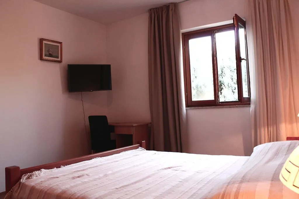 Private Rooms Nela Karigador Horvátország